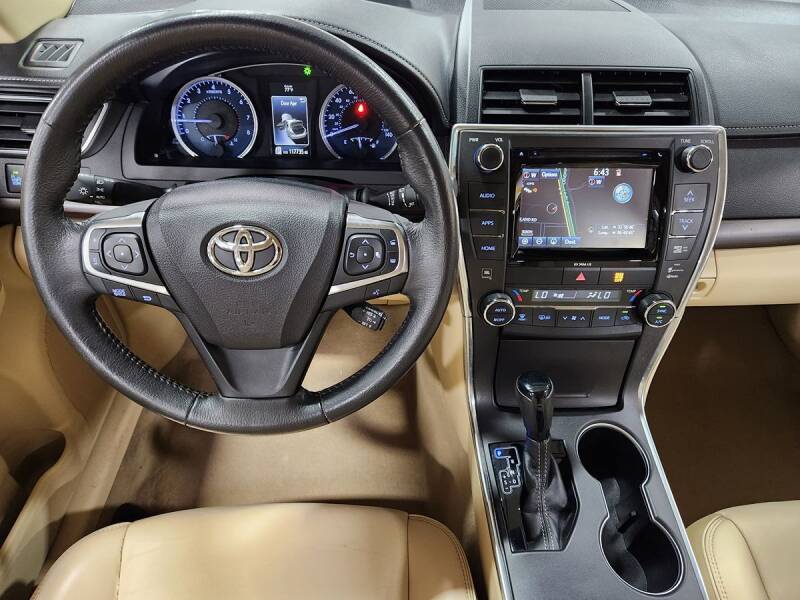 2017 Toyota Camry image 2