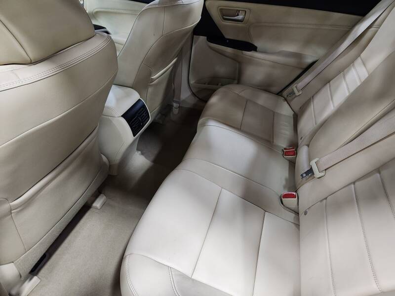 2017 Toyota Camry image 4