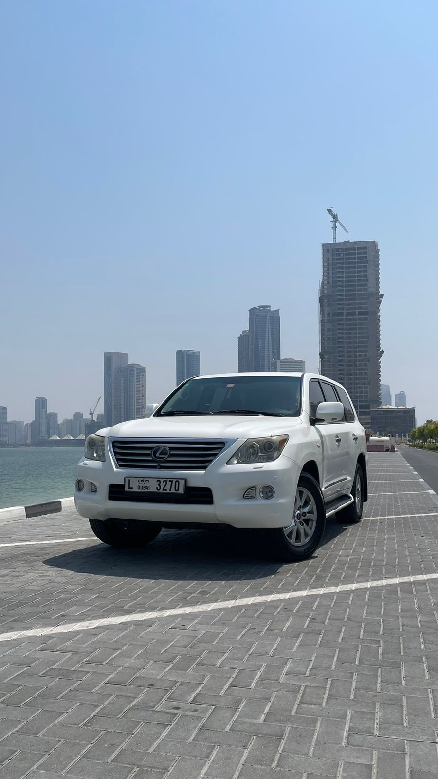 Lexus LX570 image 1