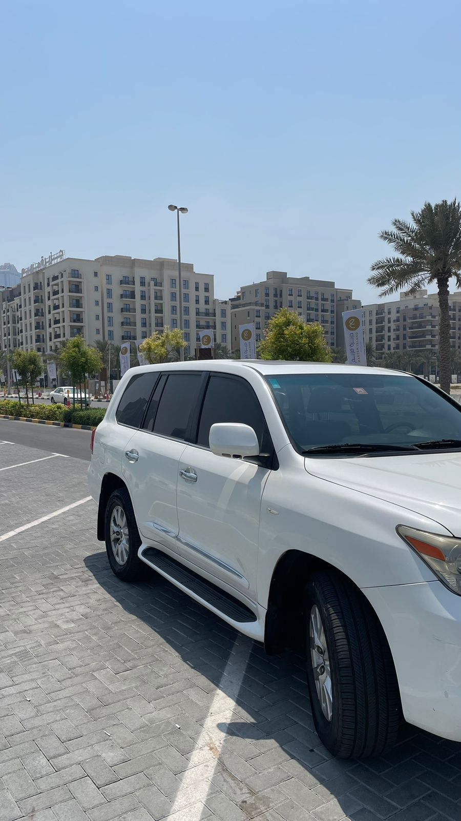 Lexus LX570 image 3