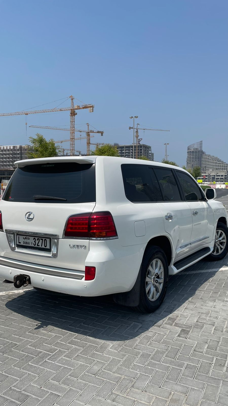 Lexus LX570 image 4