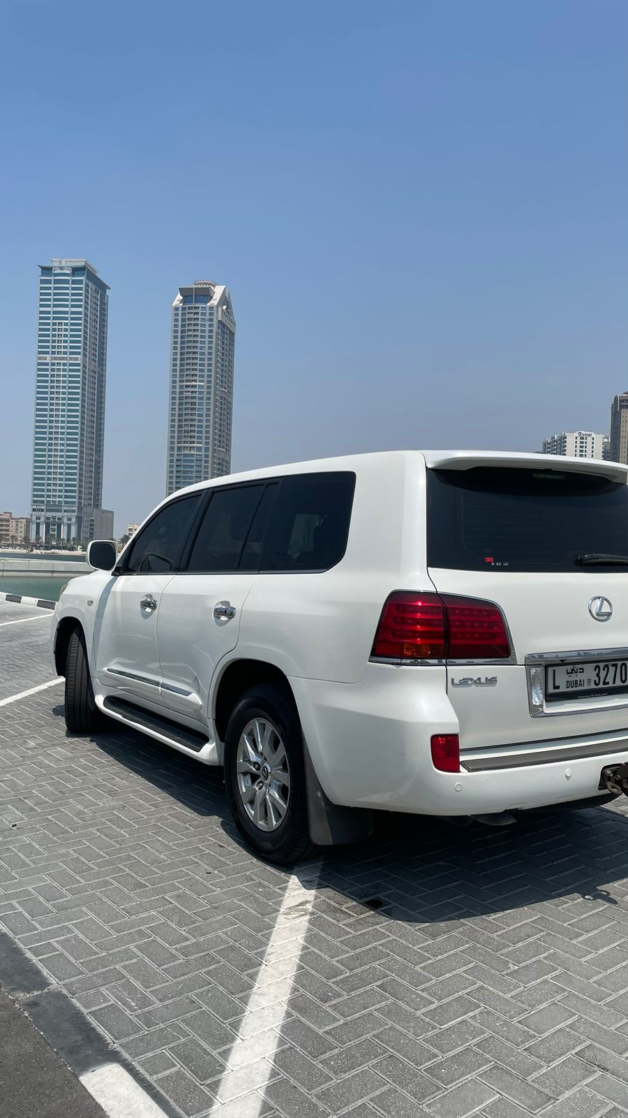 Lexus LX570 image 5
