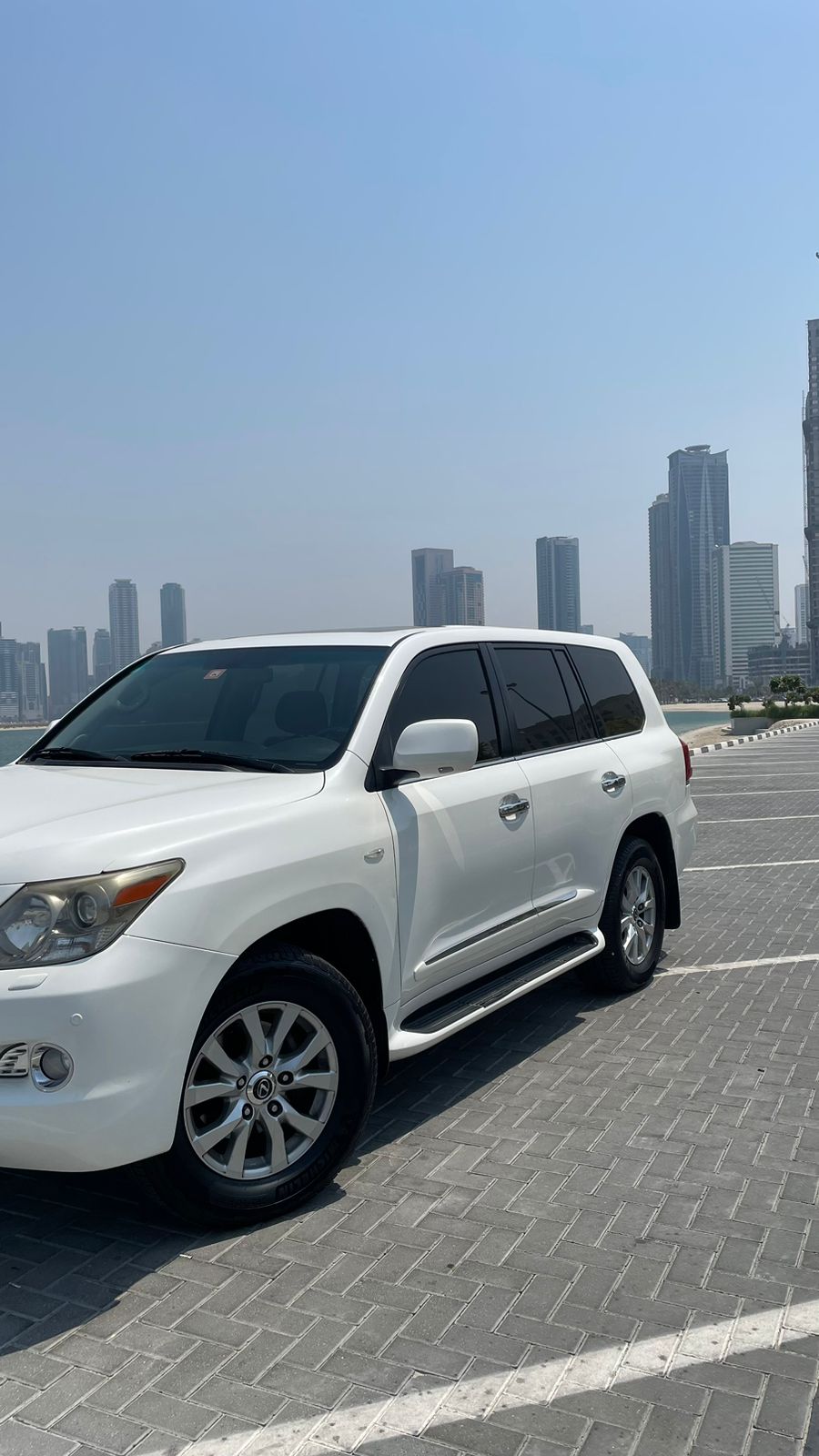 Lexus LX570 image 6