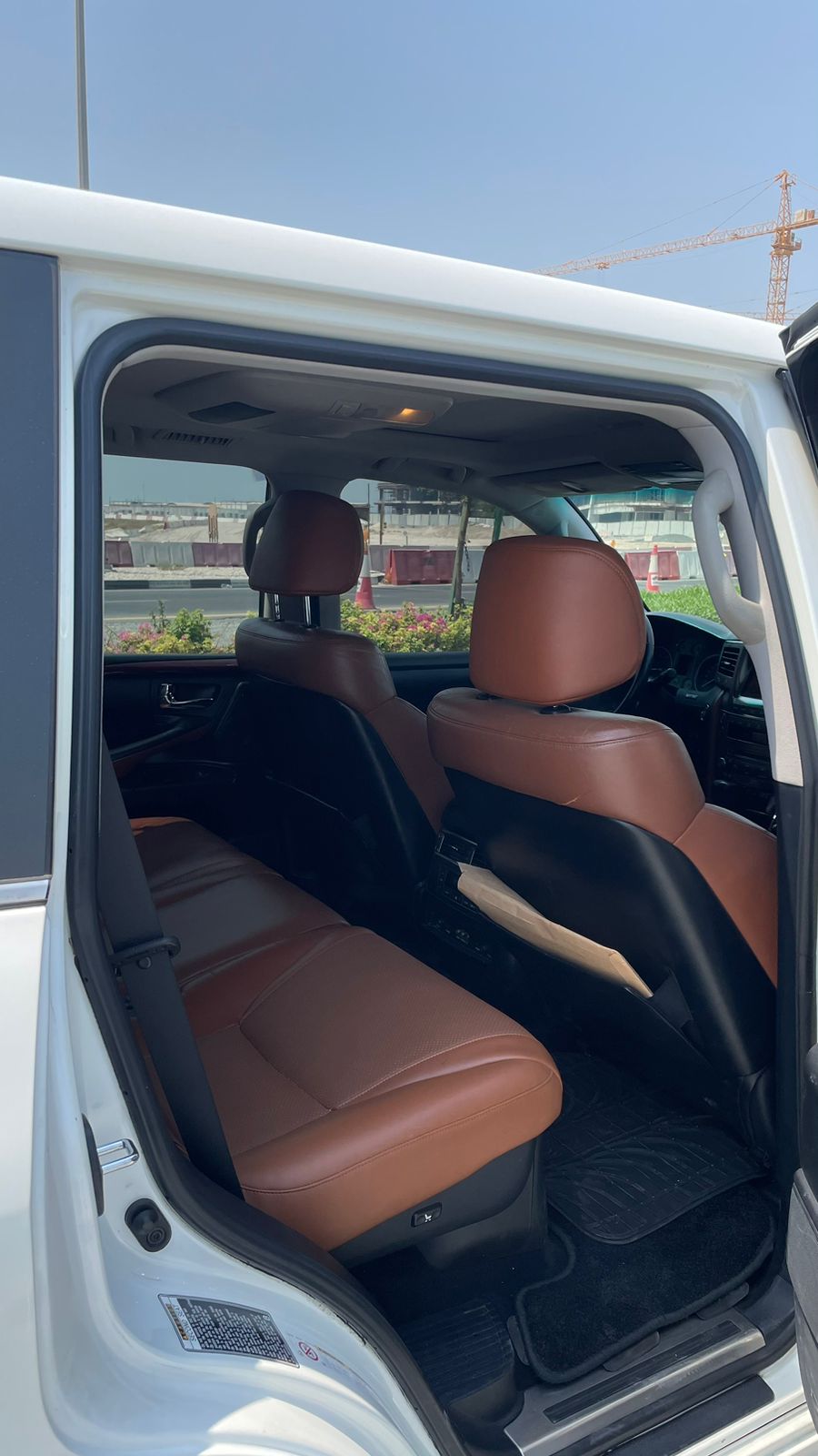 Lexus LX570 image 8
