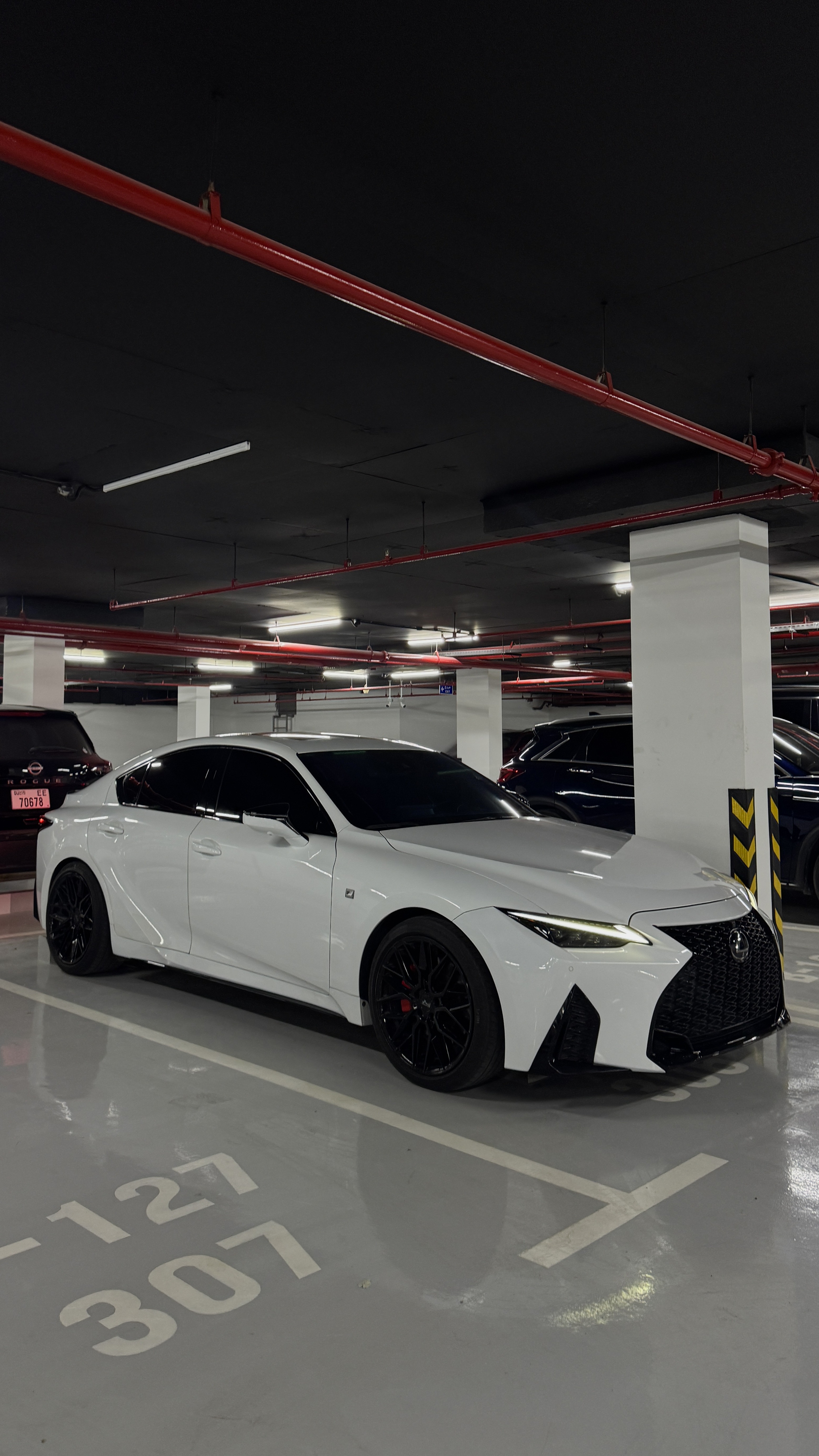 Lexus IS350 image 1